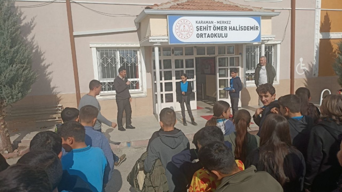 İstiklal Marşının Güzel Okuma Yarışmasına Katılan Melek ASLANDERE'ye Tebrik